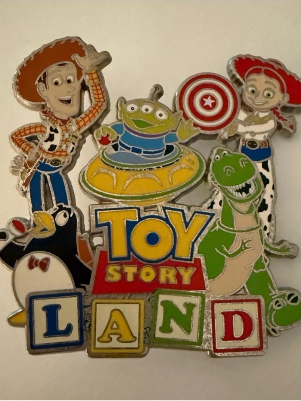 Disney Pins - Picture 6 of 6